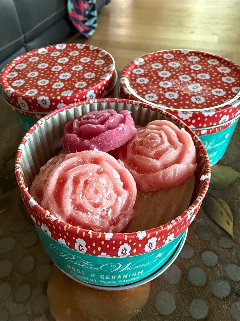 The Pioneer Woman  Rose Figural Wax Melts in Floral Tin-Rose and Geranium